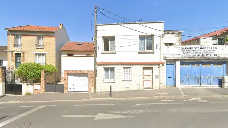 Vue de la rue devant Diop Seny, Montreuil