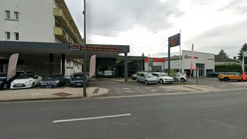 Vue de la rue devant Mevlana Auto 19 Garage, Brive-la-Gaillarde