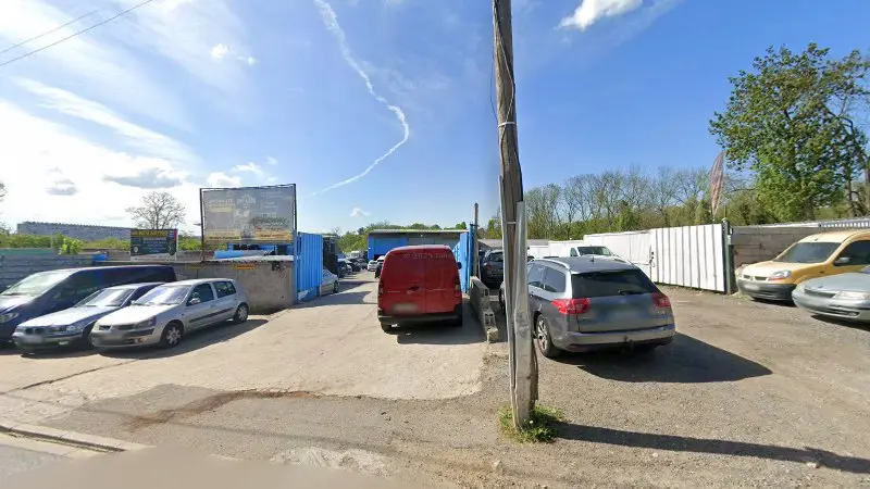 Vue de la rue devant Premium Auto Services – Garage & Réparation Pneus à Épinay, Épinay-sur-Orge