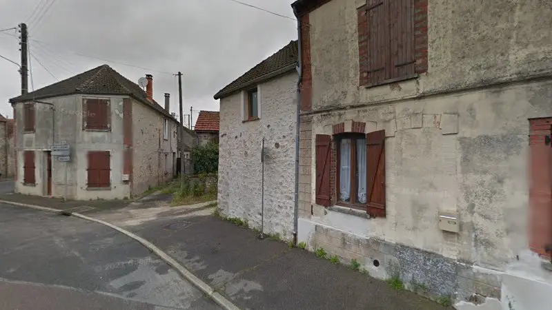 Vue de la rue devant Garage Autoracio, Villiers-Saint-Georges