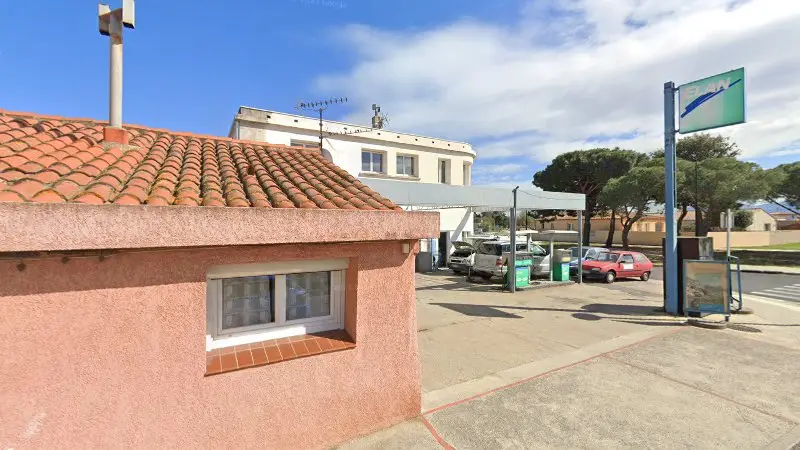 Vue de la rue devant Elan - Jean Martinez Auto Services, Saint-Nazaire