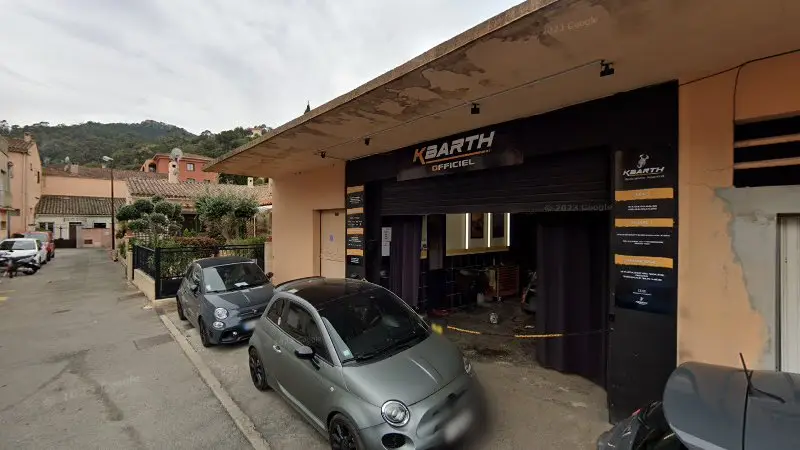 Vue de la rue devant SSC Motors, Théoule-sur-Mer