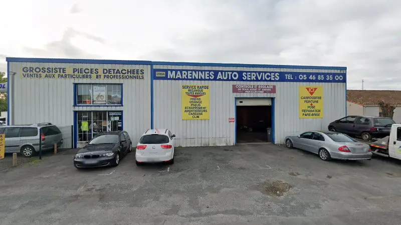 Vue de la rue devant Marennes Auto Services, Marennes-Hiers-Brouage