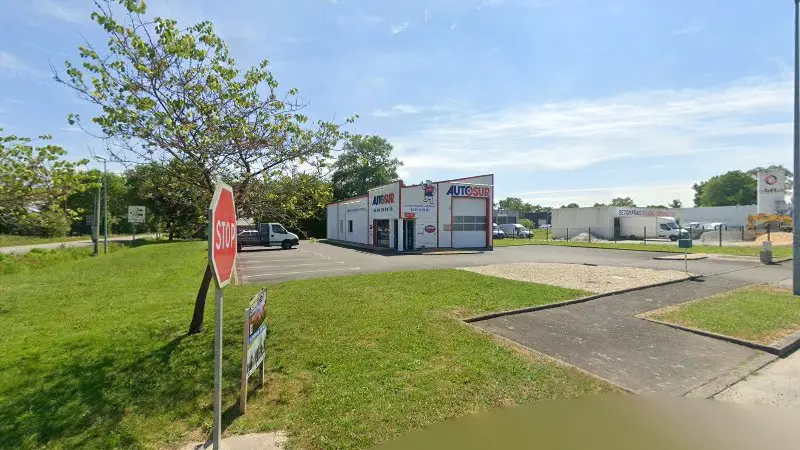 Vue de la rue devant Contrôle technique Autosur Vieux-Vy-sur-Couesnon, Vieux-Vy-sur-Couesnon