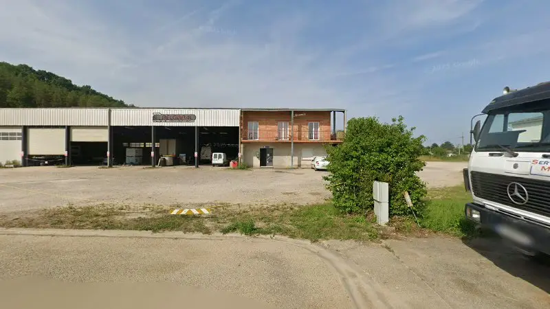 Vue de la rue devant Belguiral Moissac Véhicule Industriel SARL, Moissac