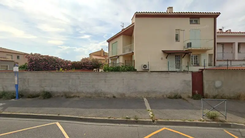 Vue de la rue devant Retromobile Jean-François Gascon, Perpignan