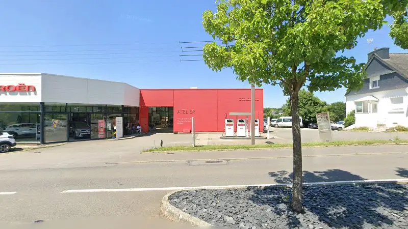 Vue de la rue devant Elan - Garage Le Moal, Châteauneuf-du-Faou