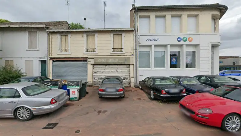 Vue de la rue devant Letellier-Perrault SARL, Sainte-Foy-la-Grande