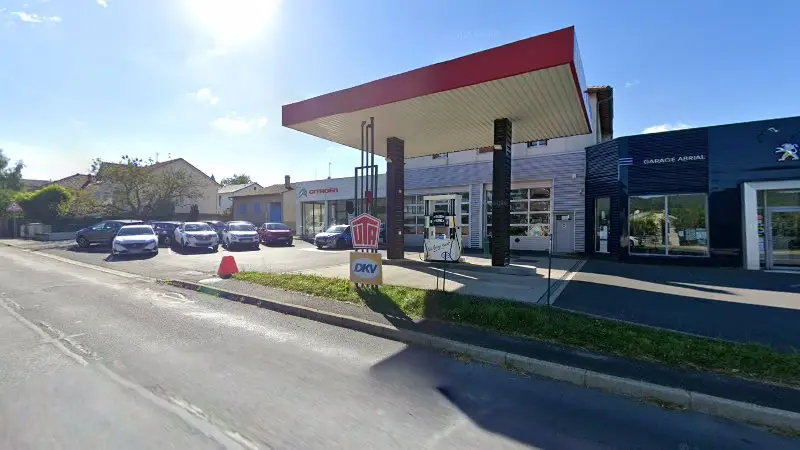 Vue de la rue devant SARL GARAGE ABRIAL - Citroën - Peugeot, Saint-Julien-Chapteuil