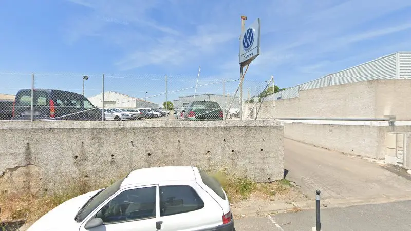 Vue de la rue devant GARAGE GALEA SARL Volkswagen, Fabrègues