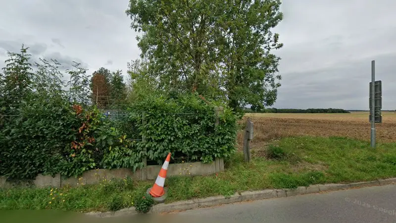 Vue de la rue devant Carrosserie Bernard, Les Loges-en-Josas