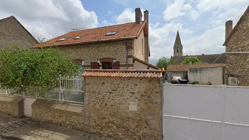 Vue de la rue devant Sevestre Jerome, Prunay-en-Yvelines