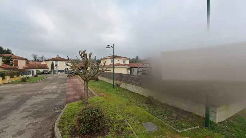 Vue de la rue devant VGP RGM contrôles réglementaires V.isite G.énérale P.ériodiqie, Bourg-Saint-Christophe