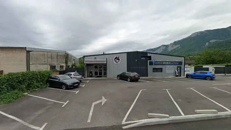 Vue de la rue devant CARBELT - Ma courroie de distribution, Bernin