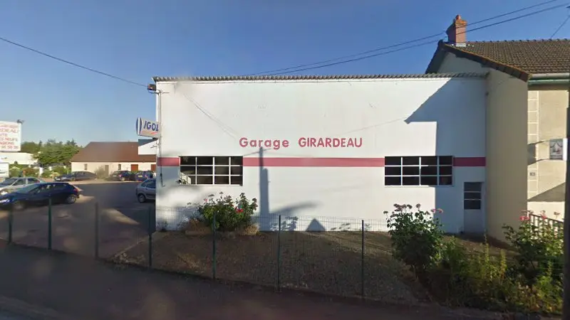 Vue de la rue devant Eurorepar Garage Girardeau, Saint-Marcel