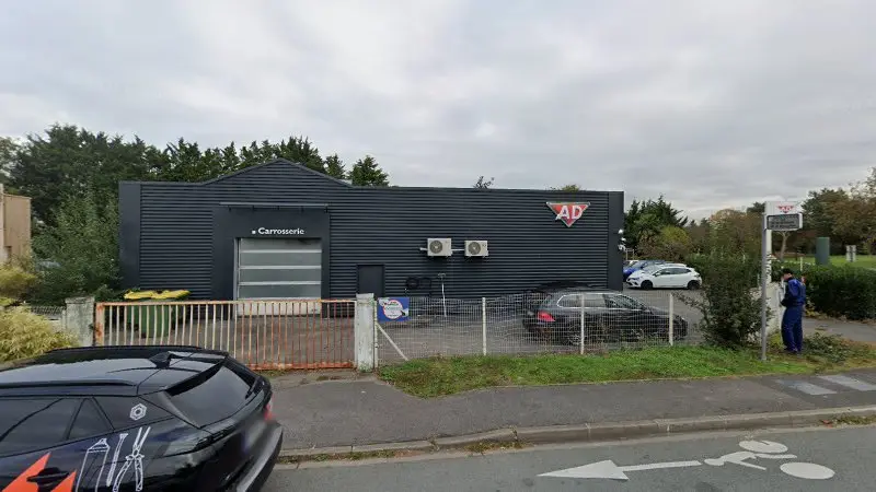 Vue de la rue devant AD EXPERT - garage du Plessis Pâté, Le Plessis-Pâté