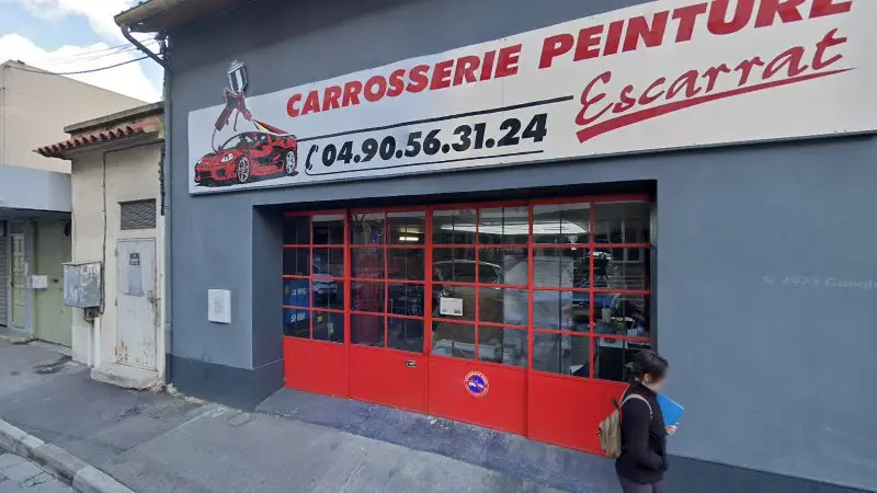 Vue de la rue devant Carrosserie Escarrat - Eurorepar, Salon-de-Provence