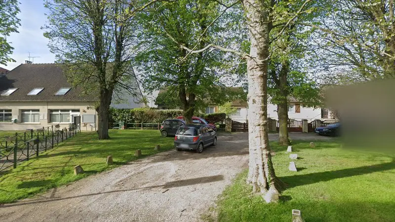 Vue de la rue devant Epaviste vhu Gratuit 77 Seine et Marne Essonne 91, Évry-Grégy-sur-Yerre