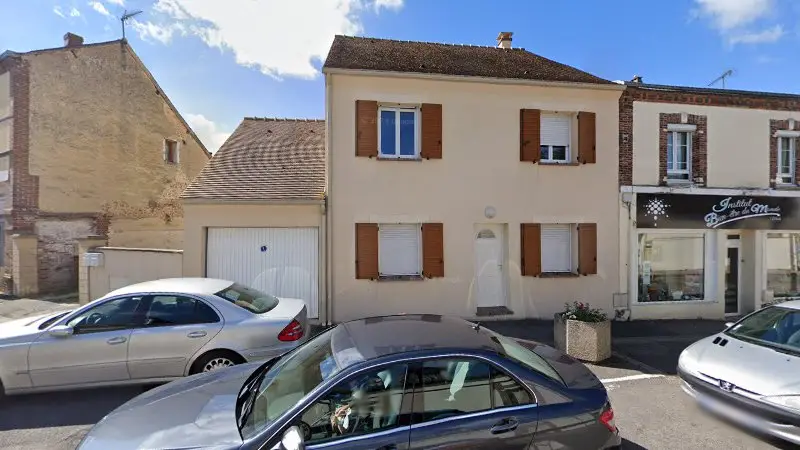 Vue de la rue devant TECHNIBOSSE 28, Saint-Rémy-sur-Avre