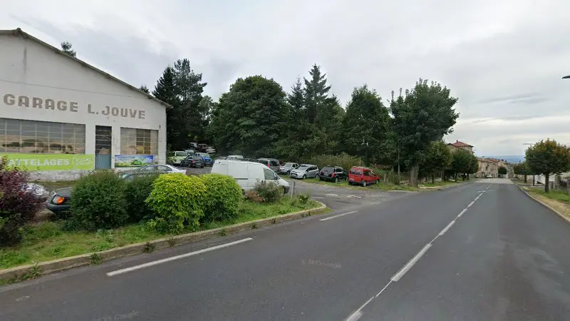 Vue de la rue devant France Pare-Brise - Chez Garage Jouve IP88, Pradelles