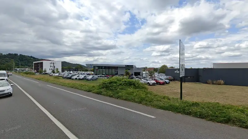 Vue de la rue devant Réparateur Agréé LEXUS - Auto-Sélection - Pau, Lons