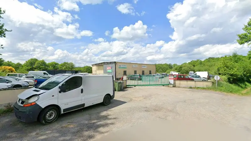 Vue de la rue devant Autoprimo - Garage L'atelier de Taillac, Chamboret