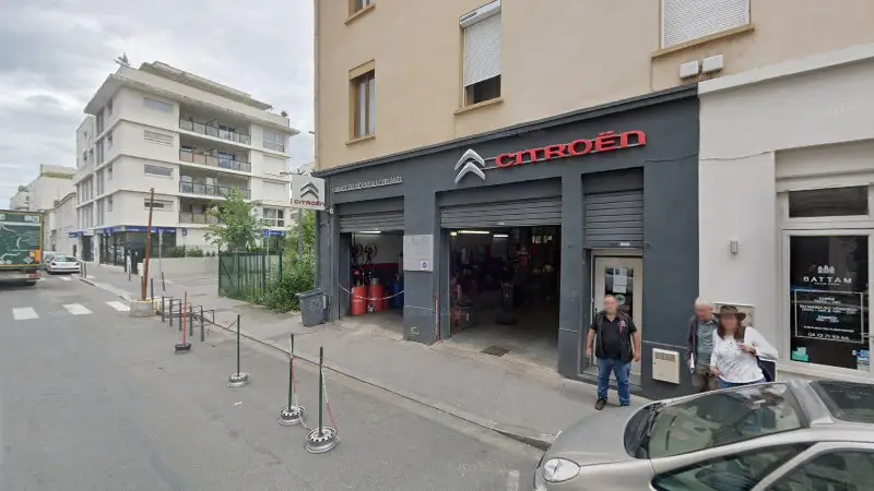 Vue de la rue devant GARAGE DU NOUVEAU GERLAND - Citroën, Lyon