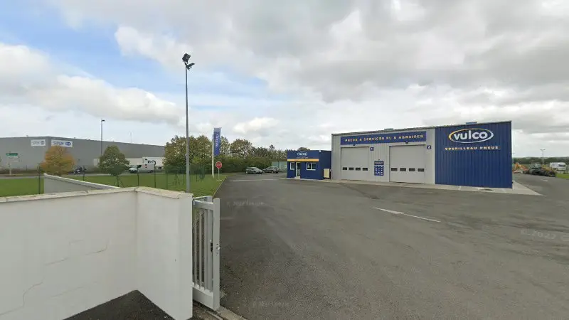 Vue de la rue devant Jaulin Garage Carrosserie, La Crèche