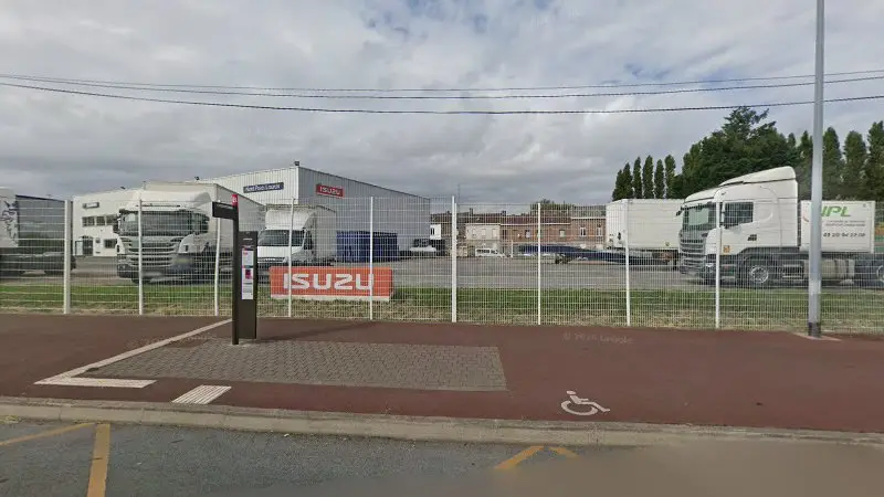 Vue de la rue devant Nord Poids Lourds SA, Tourcoing