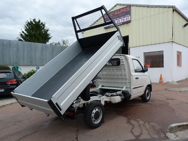 Photo publiée sur la fiche Google de AGENT REPARATEUR VENTE PIECES VENTE VEHICULES PIAGGIO UTILITAIRE NP, Bobigny