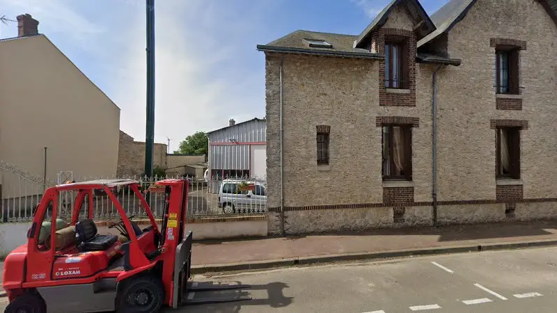 Vue de la rue devant Eurorepar Garage Veillard, Ouarville