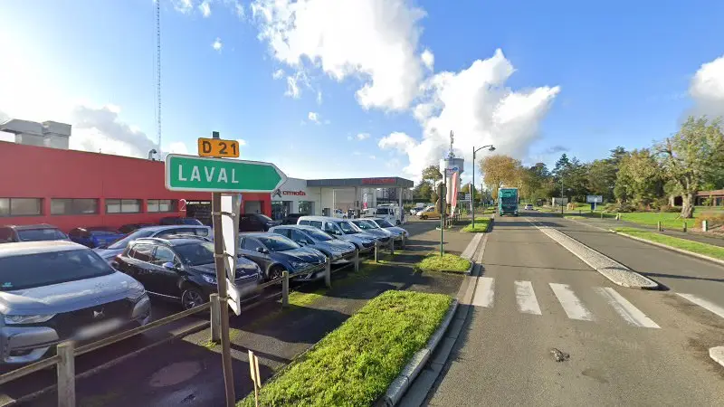 Vue de la rue devant Garage De L'Ouest Sarl - Citroën, Meslay-du-Maine