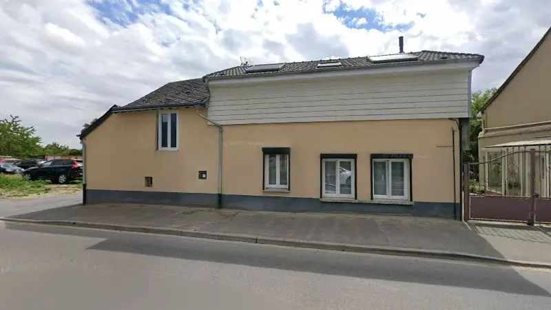 Vue de la rue devant Garage du Porcien, Condé-lès-Herpy