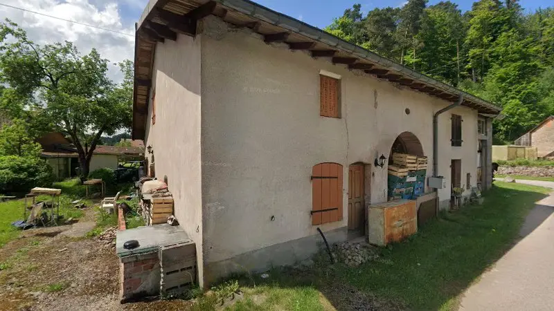 Vue de la rue devant Salvestroni Denis, Fays