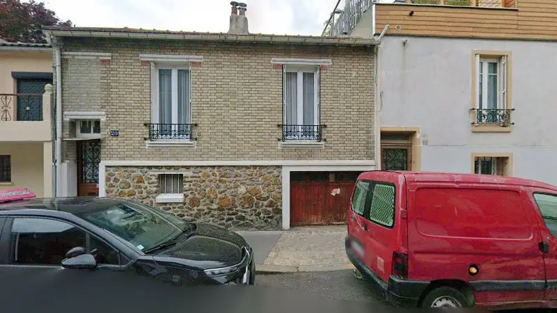 Vue de la rue devant M auto remorquage Dépannage, Saint-Ouen-sur-Seine