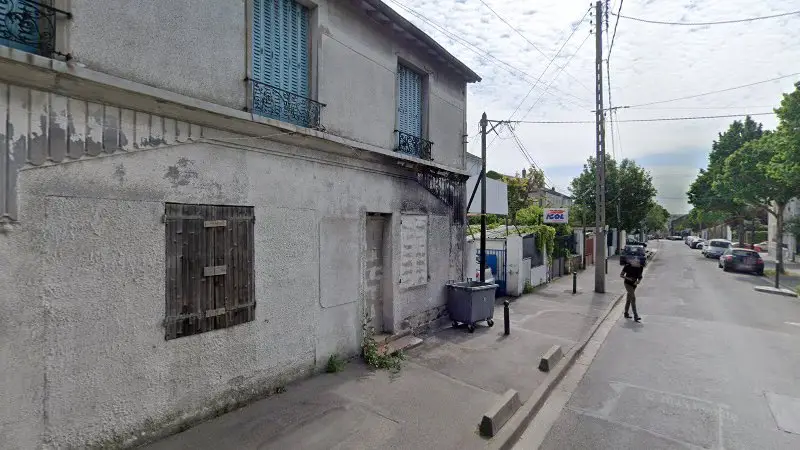 Vue de la rue devant Carrosserie Mayurn, Argenteuil
