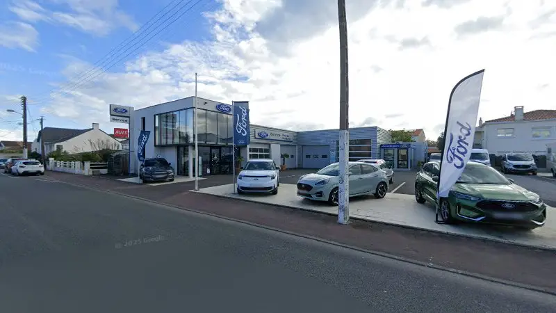 Vue de la rue devant AGENCE PINEAU BOSSARD Ford, Saint-Gilles-Croix-de-Vie