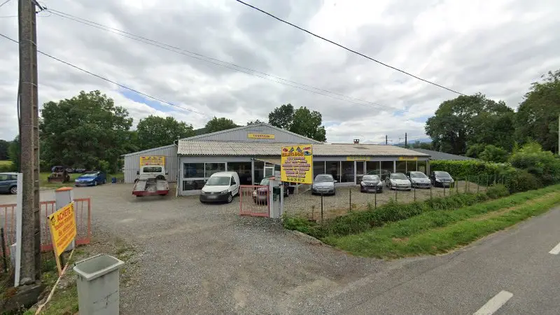 Vue de la rue devant Elie Auto Sport, Martres-de-Rivière