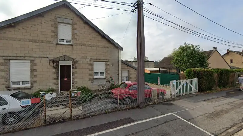 Vue de la rue devant Limousin Olivier, Vrigne aux Bois
