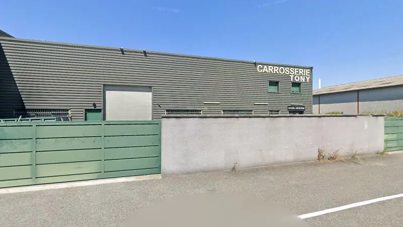 Vue de la rue devant CARROSSERIE TONY, Fonsorbes
