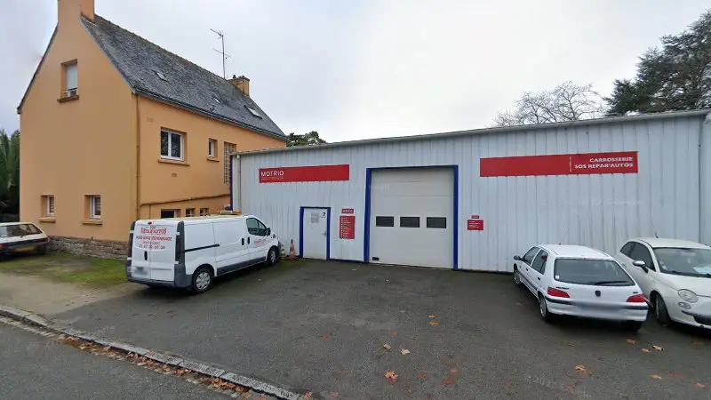 Vue de la rue devant Motrio - Sos Repar'Autos, Pont-Scorff