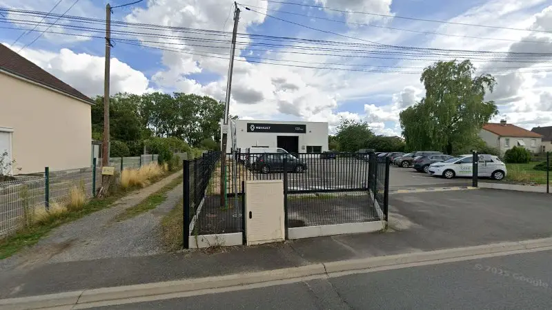 Vue de la rue devant Renault Dangé St Romain - Garage Xavier Peltier SARL, Dangé-Saint-Romain