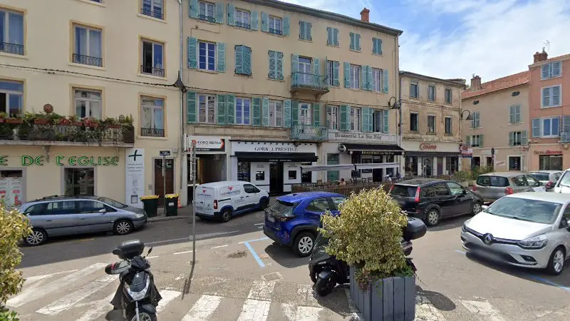 Vue de la rue devant GARAGE BONNY SARL, Sainte-Foy-lès-Lyon
