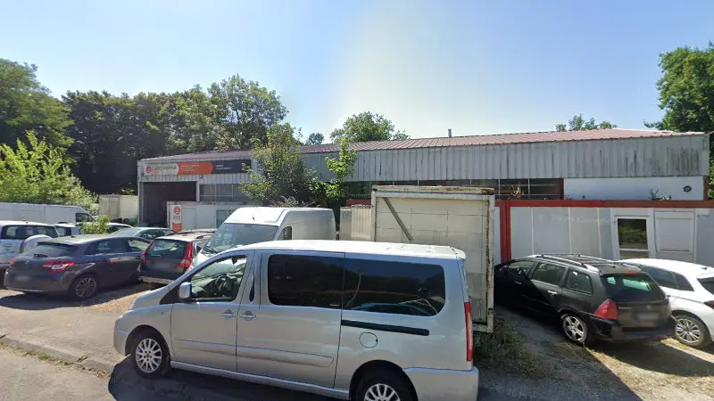 Vue de la rue devant Eurorepar Cts Automotive, Montferrand-le-Château