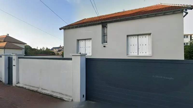 Vue de la rue devant Garage des Vergers, Soisy-sous-Montmorency