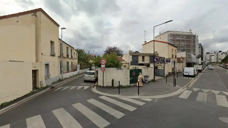 Vue de la rue devant Garage de Choisy, Ivry-sur-Seine