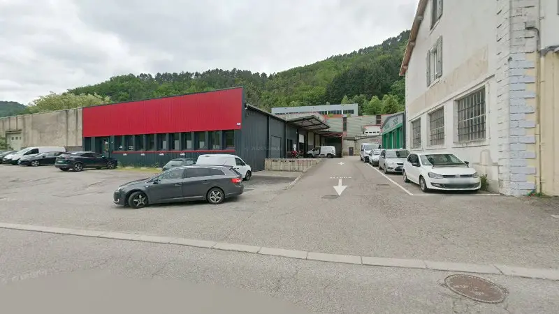 Vue de la rue devant TPA - Technic Pièces Auto, Saint-Sauveur-de-Montagut