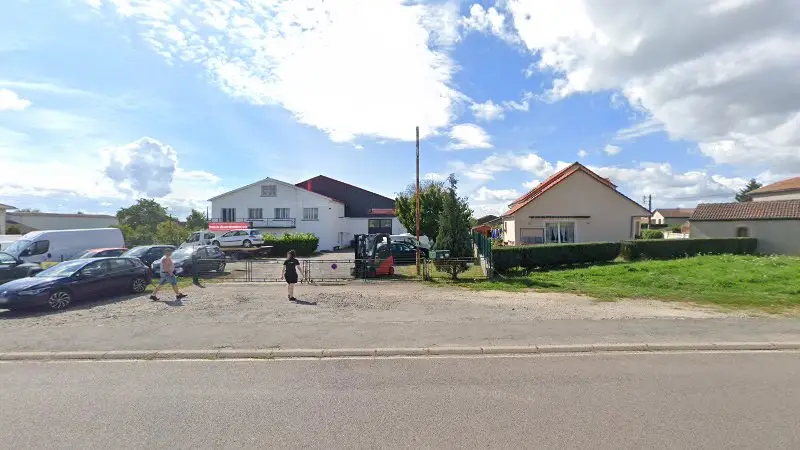 Vue de la rue devant Eurorepar Garage Ste Anne, Mercy-le-Bas