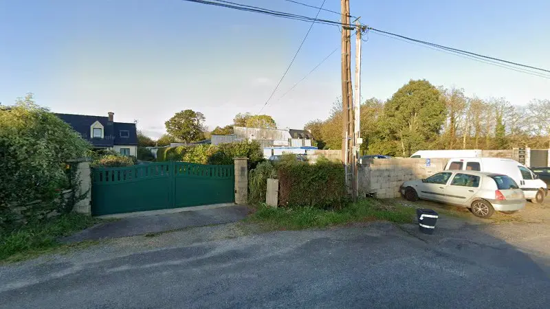 Vue de la rue devant GARAGE DAVIOU AUTO'CCASION, Le Trévoux
