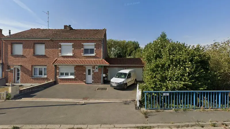 Vue de la rue devant T.M.L. Carrosserie, Noyelles-lès-Vermelles